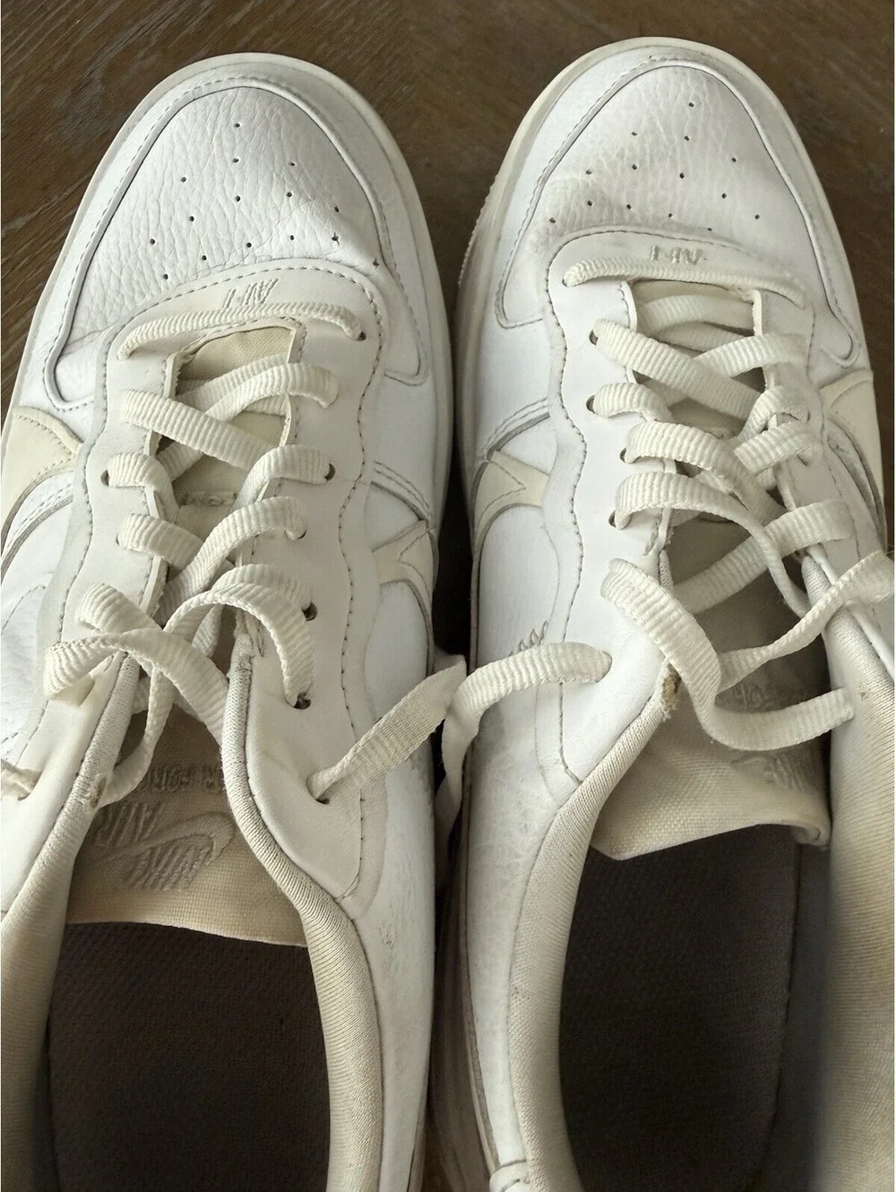 Nike Air Sneakers Size 8.5 White Flaw On To Tongue
